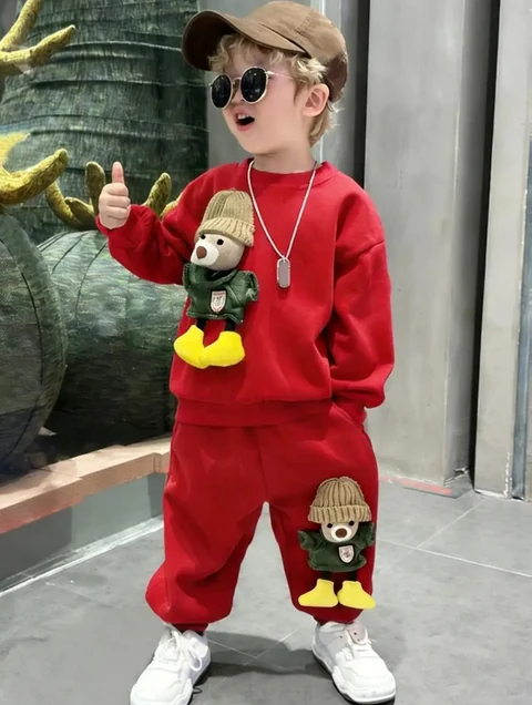 Conjunto rojo con osito del catálogo